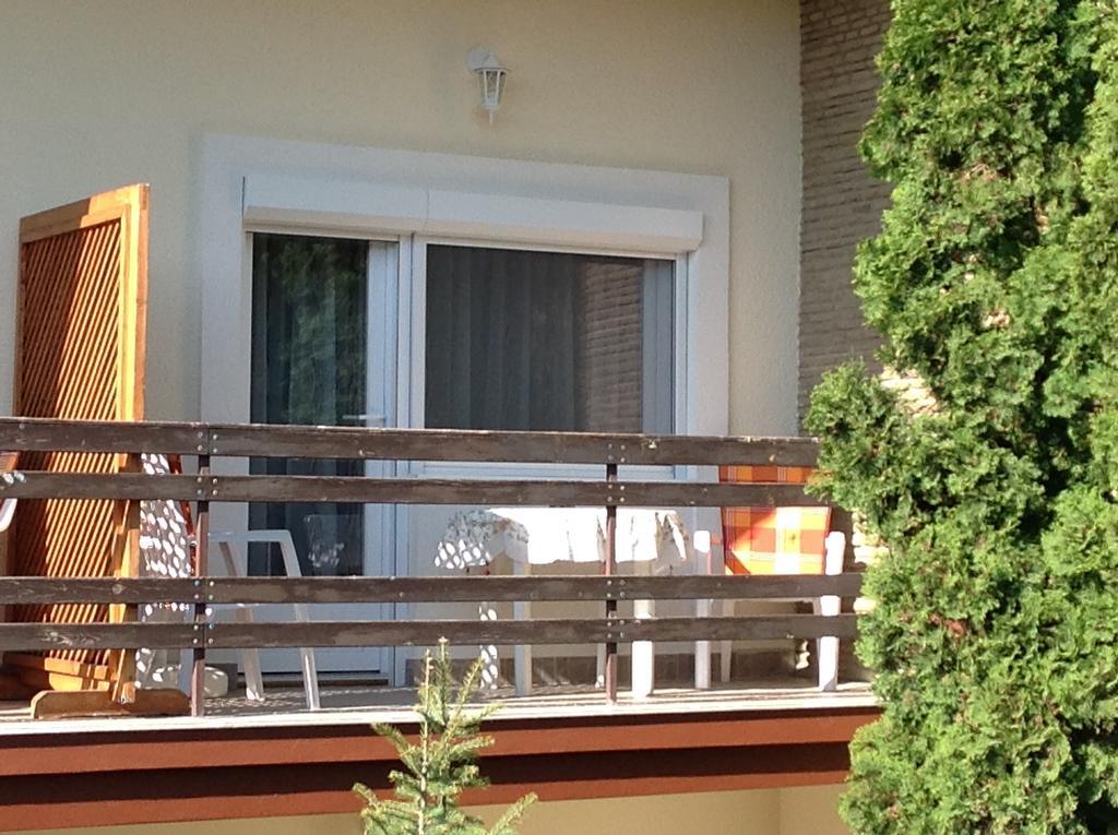 Jokai Apartmanhaz เฮวิซ ภายนอก รูปภาพ