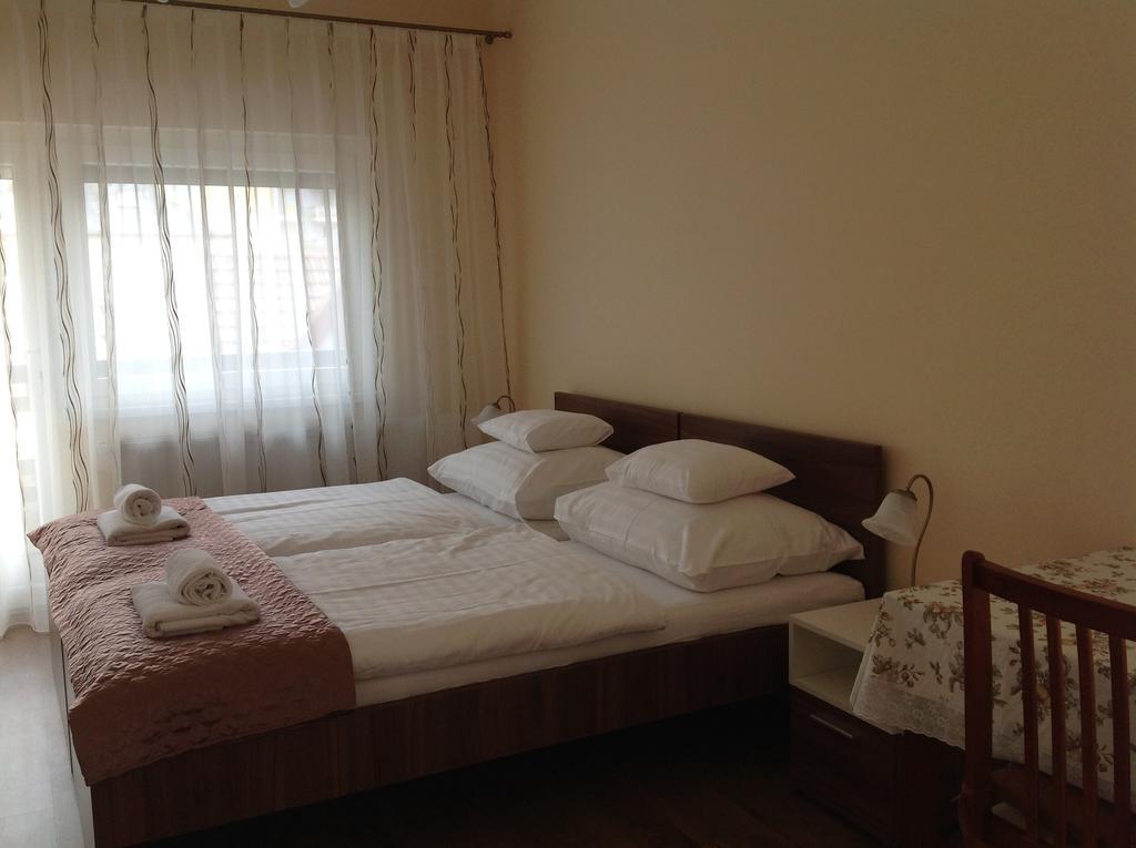 Jokai Apartmanhaz เฮวิซ ภายนอก รูปภาพ