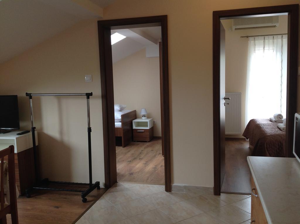 Jokai Apartmanhaz เฮวิซ ภายนอก รูปภาพ