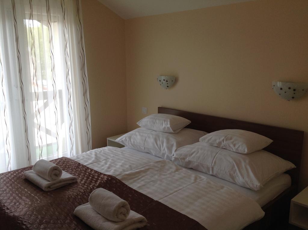 Jokai Apartmanhaz เฮวิซ ภายนอก รูปภาพ