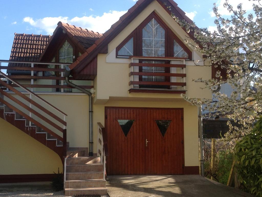 Jokai Apartmanhaz เฮวิซ ภายนอก รูปภาพ